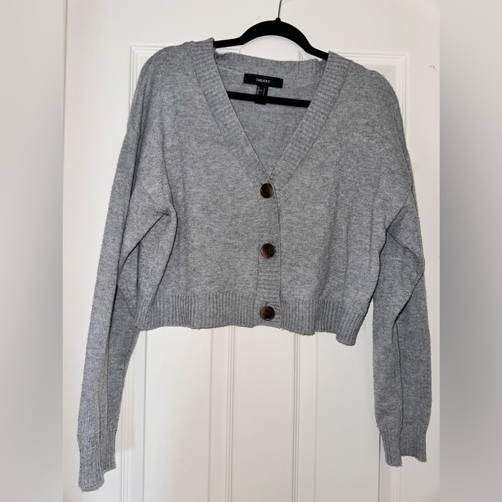 Cropped gray knit from forever 21. Gently worn but looks like new